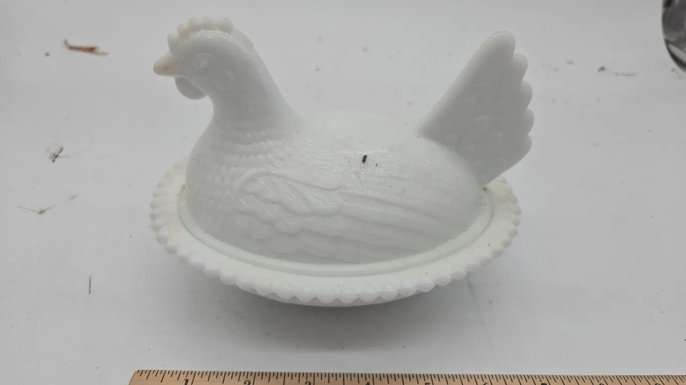 Vintage indiana glass, white milk glass hen.On nest