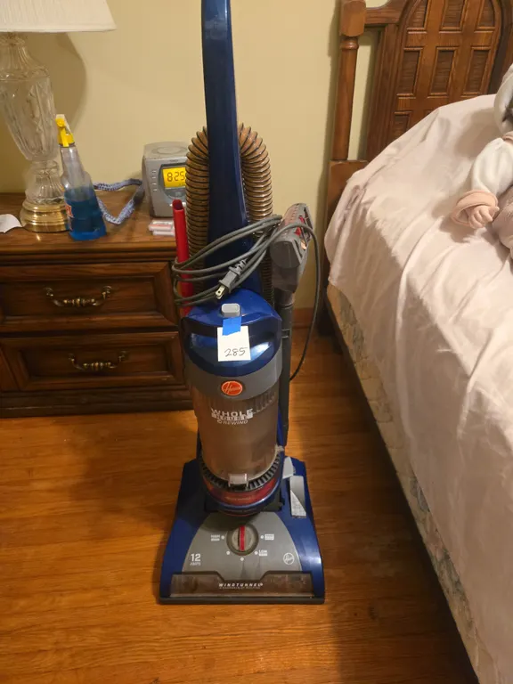 Hoover wind tunnel vacuum cleaner
