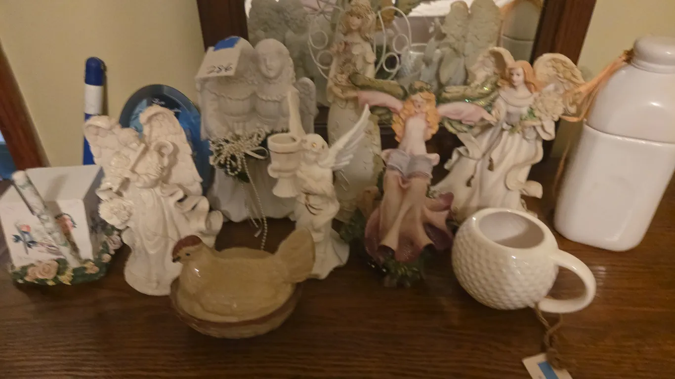 Assorted nick knacks