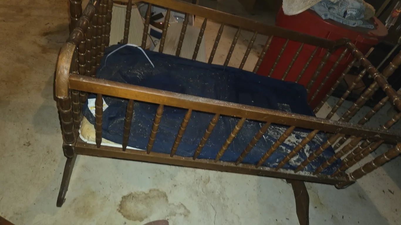 Vintage wooden jenny lynn baby bed/ basinet