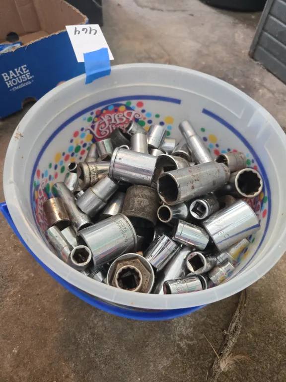 Large assortment of craftsman sockets