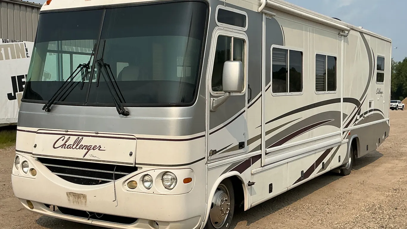 2002 WORKHORSE P32 VIN: 5B4LP57G813334663 MOTORHOME