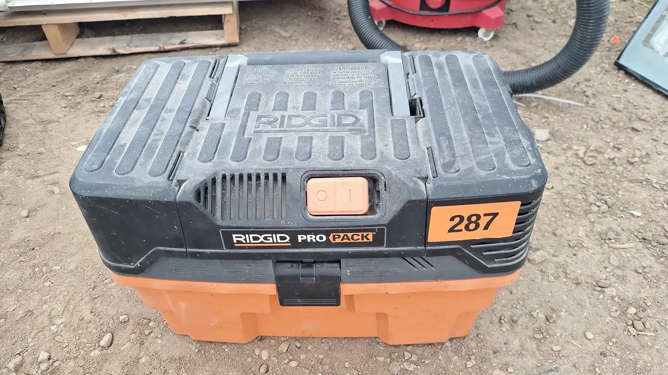 Ridgid pro pac vacuum. (Good working condition)