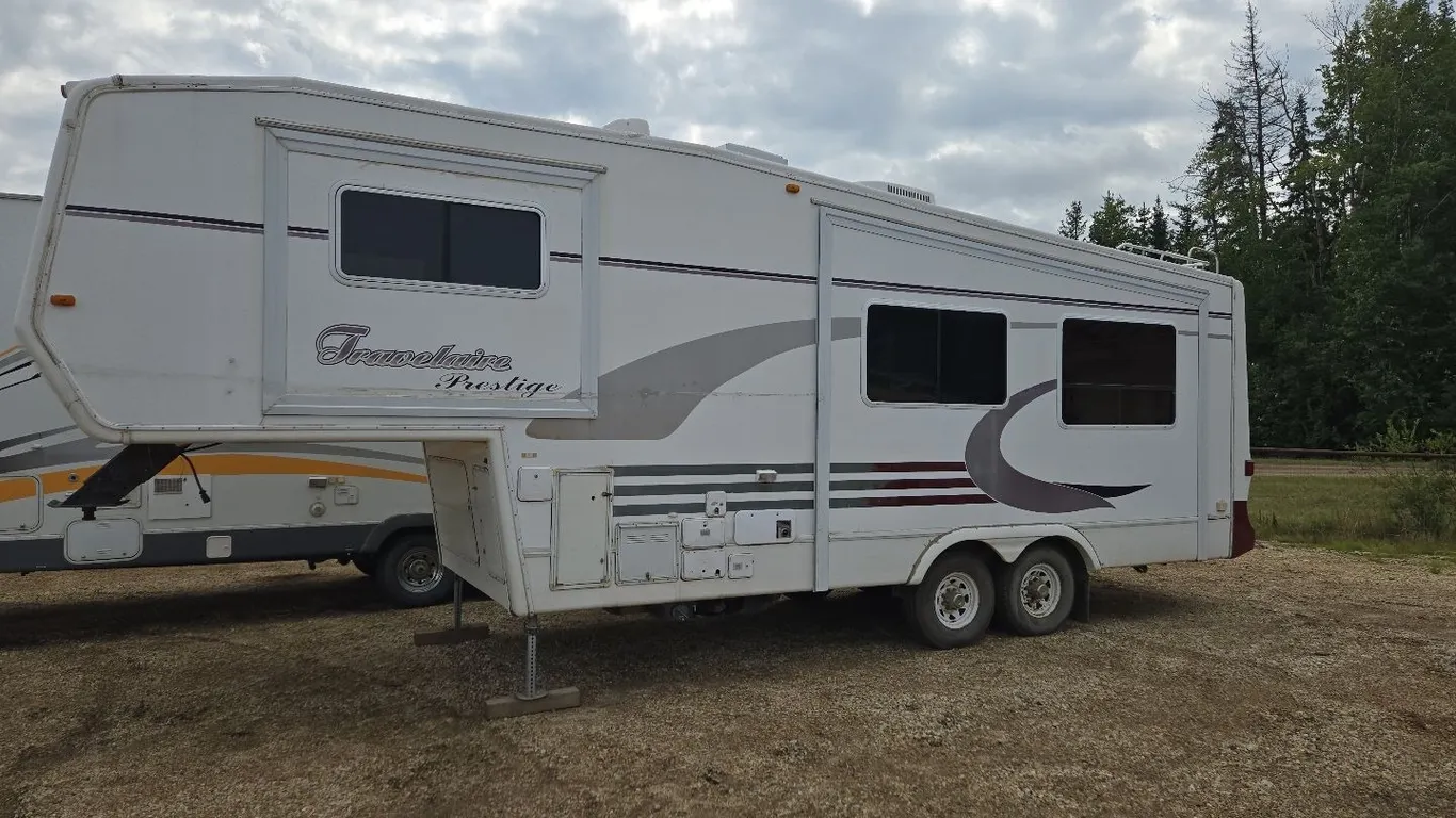 2000 Travelaire Prestige 28 Foot RV Trailer