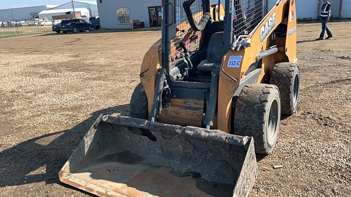 CASE SR220 SKID STEER - s/n JAFSR220EFM403414