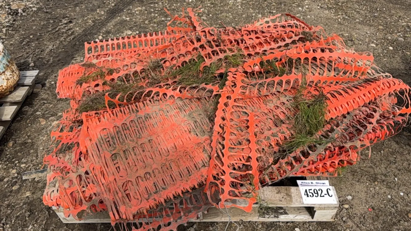 PALLET OF ASSORTED SNOW FENCE