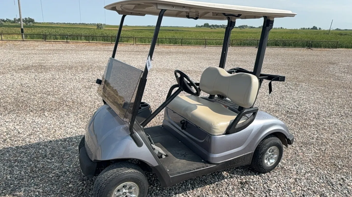 ID 4496 2010 Yamaha Drive Gas Golf Cart