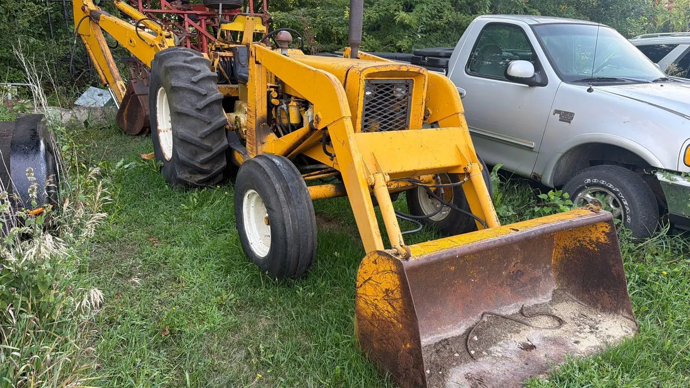 John Deere 440 Backhoe