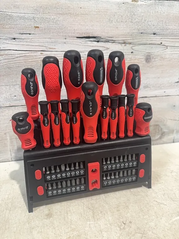 Screw driver and bit set