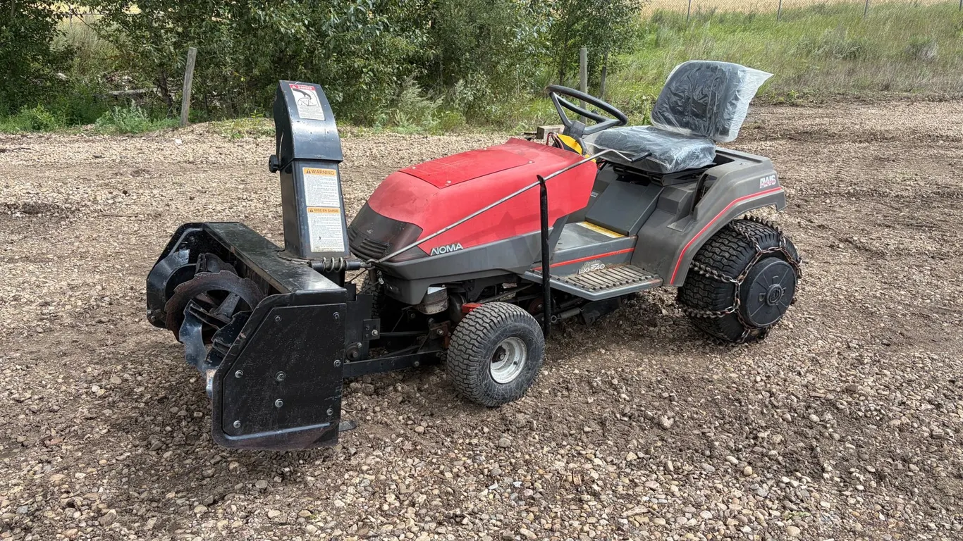 NOMA LXI-1540 Lawn Tractor