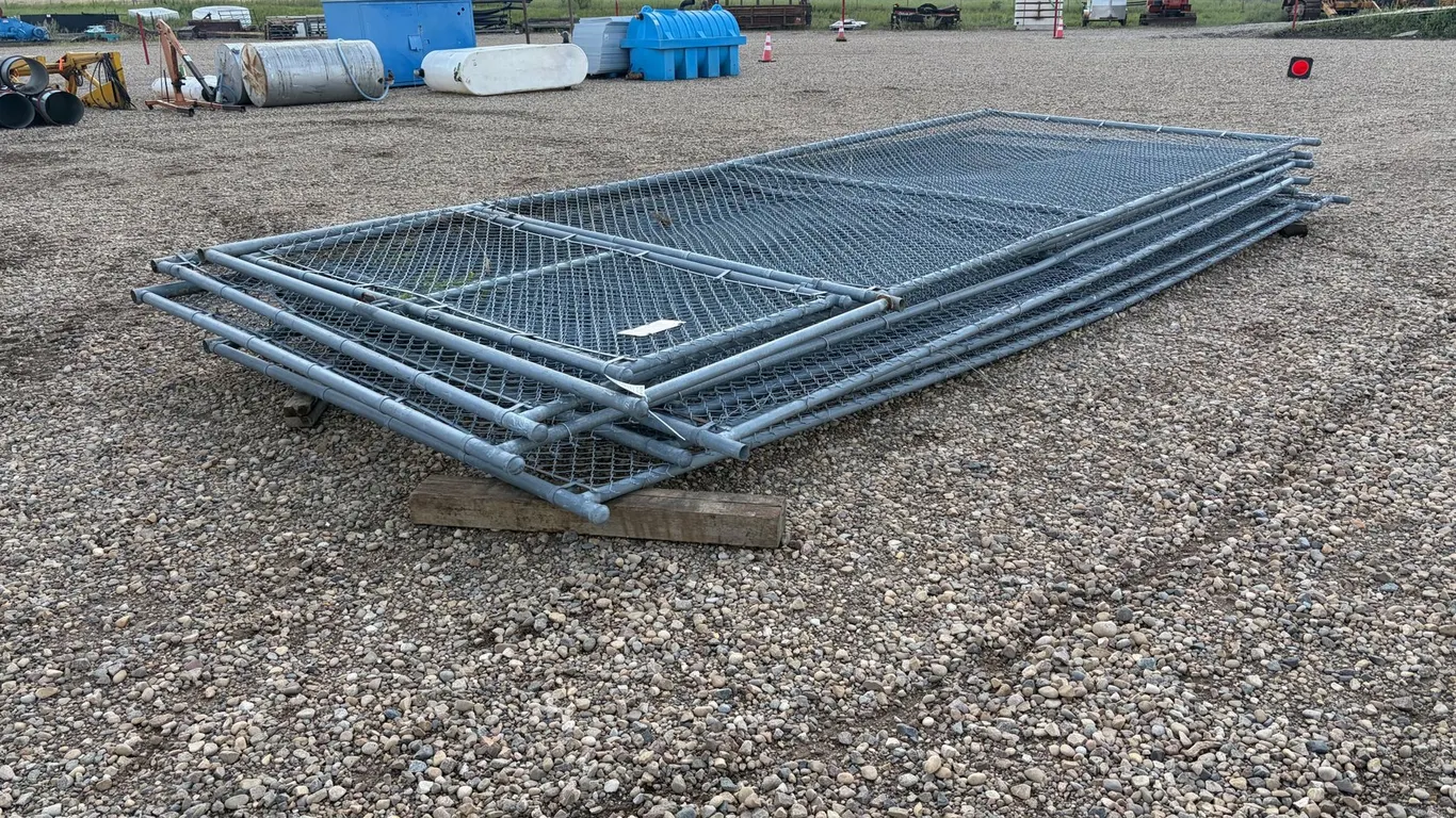(7) Mesh Chain Link Fence
