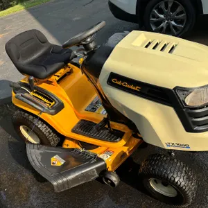 CUB CADET LTX 1040 RIDING LAWN MOWER