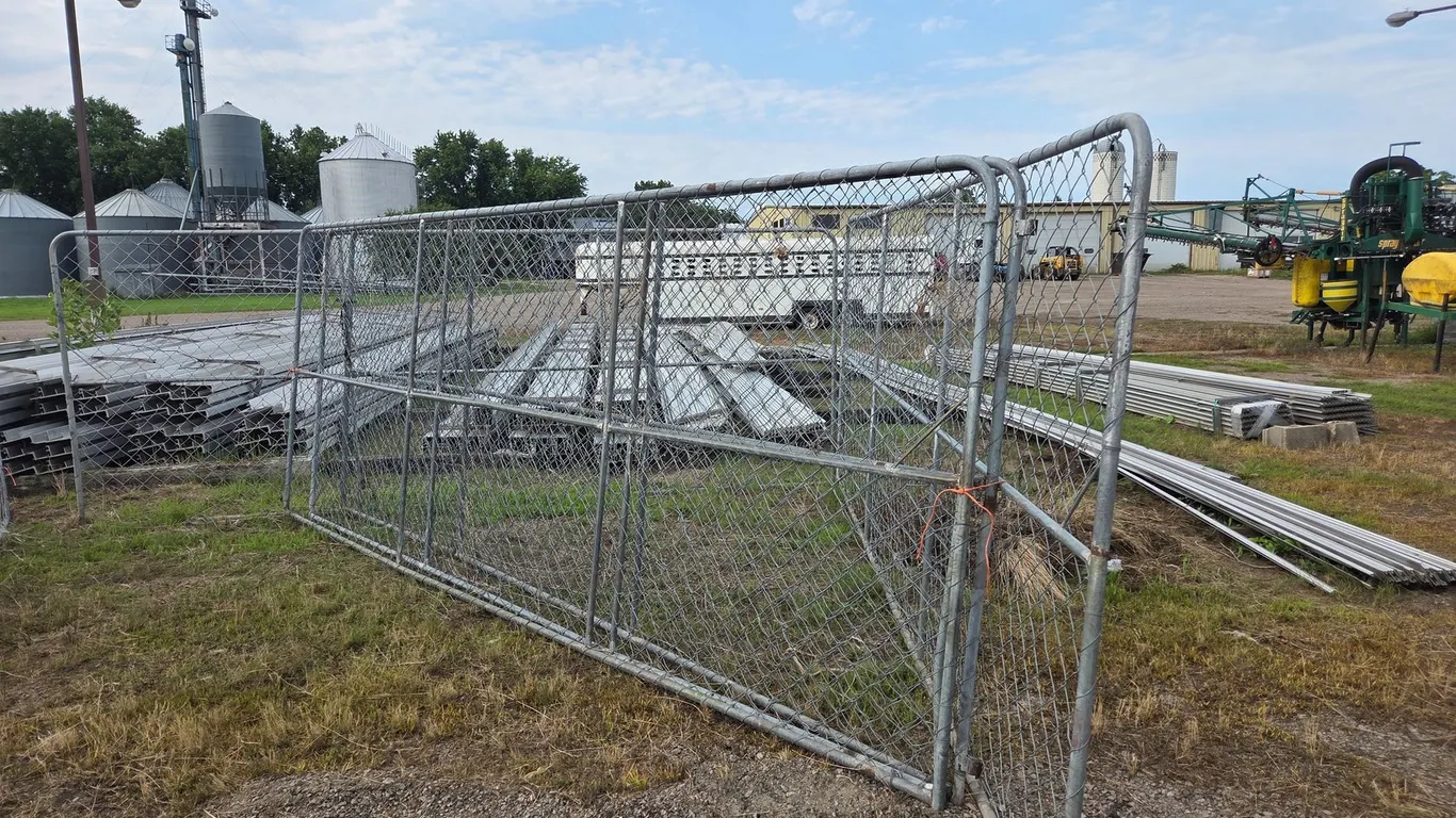 (5) 6' X 16' FENCE PANELS