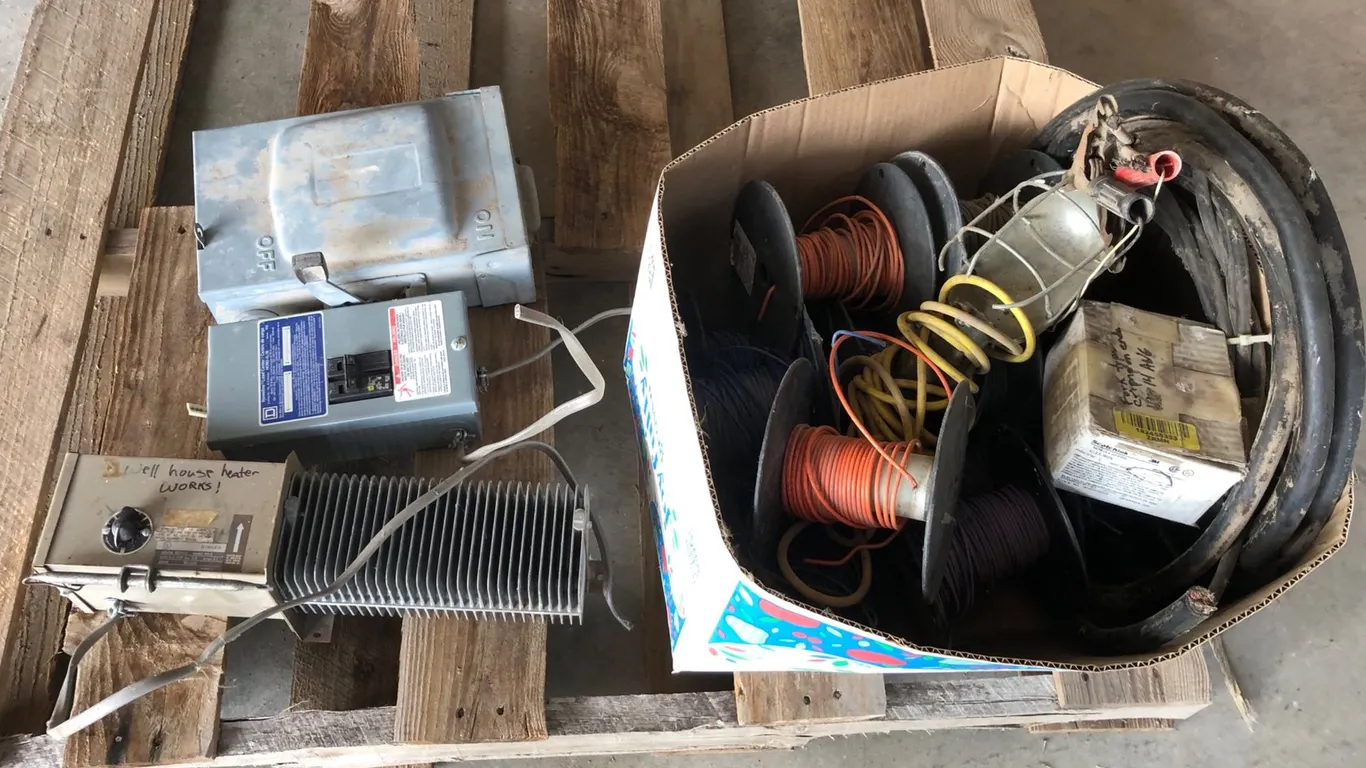 ASSORTMENT OF WIRE, HEATER AND DISCONNECT