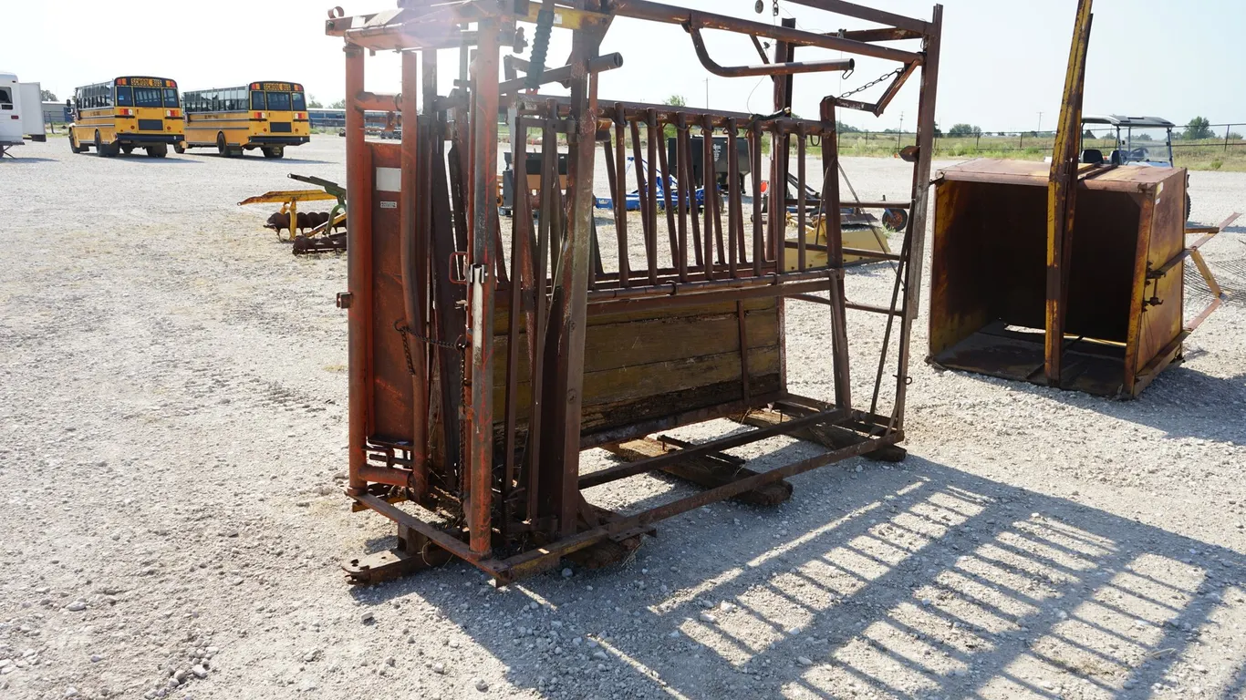 MYD Hand Manual Cattle Squeeze Chute
