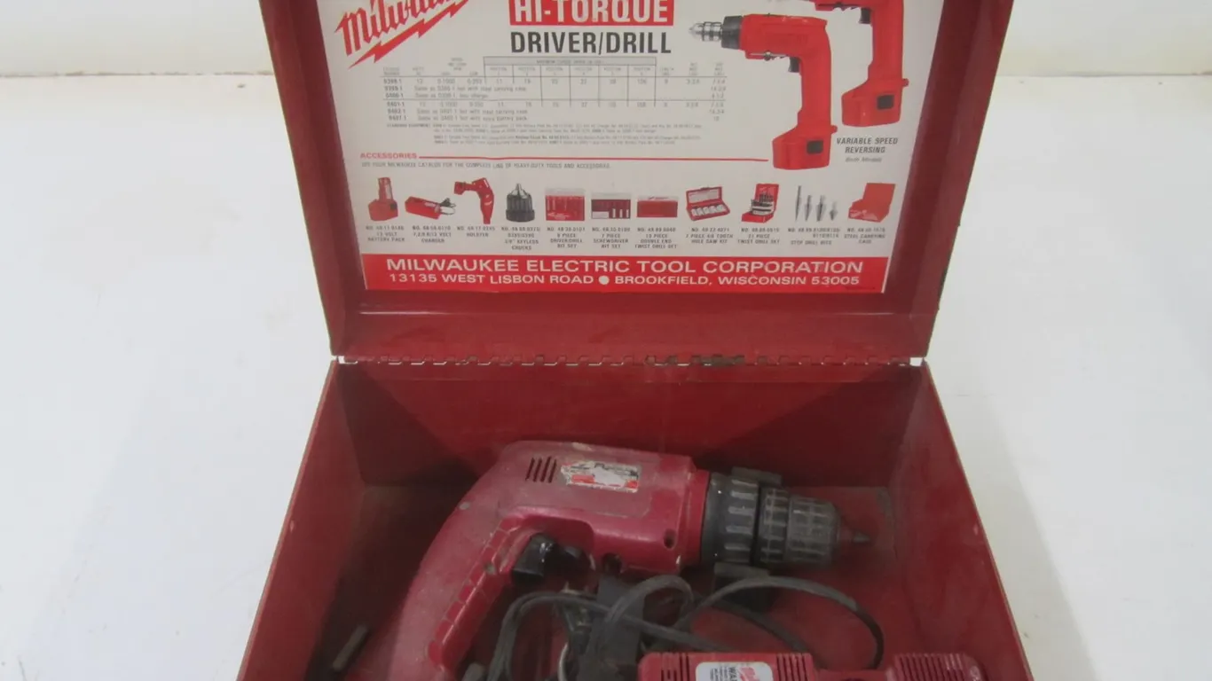 Milwaukee 3/8" 12v Driver/Drill