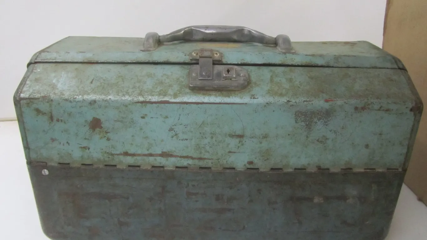 Union Grip-Loc Tackle Box w/Assorted Tackle