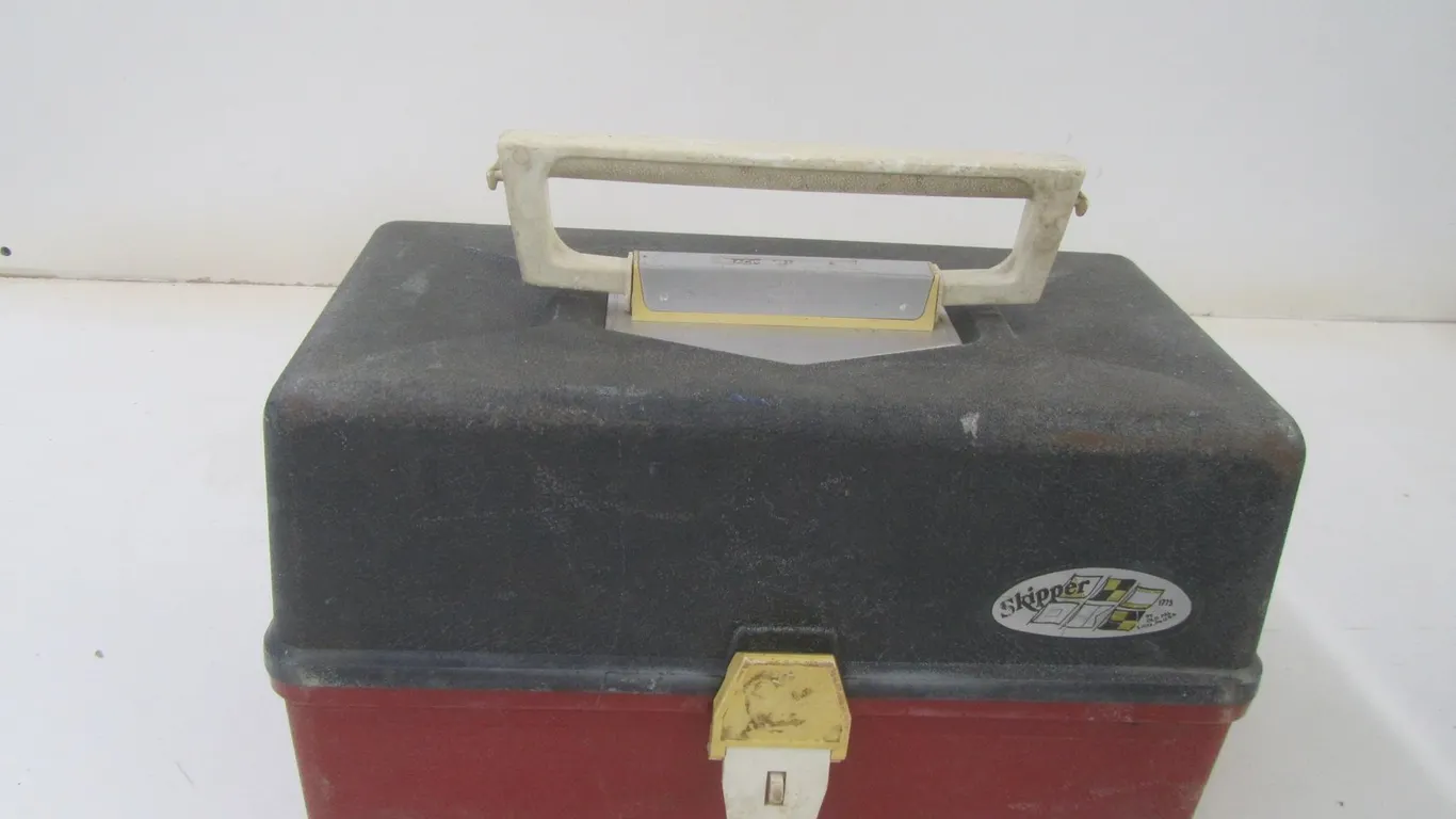 Skipper 1775 Tackle Box w/Some Tackle