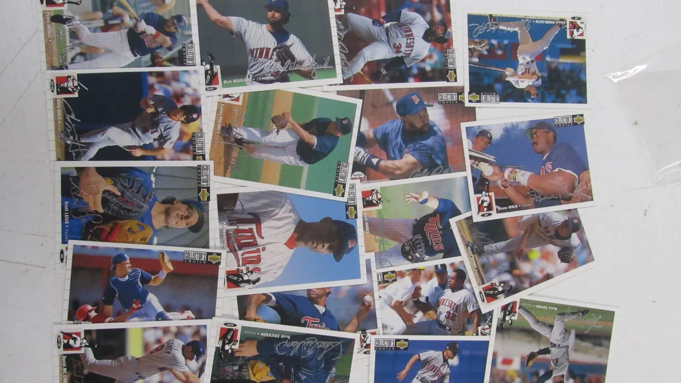 (19) 1994 Upper Deck Collector's Choice MN Twins Player Cards