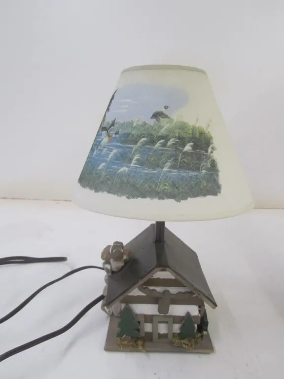 Small Decorative Cabin Table Lamp w/Shade