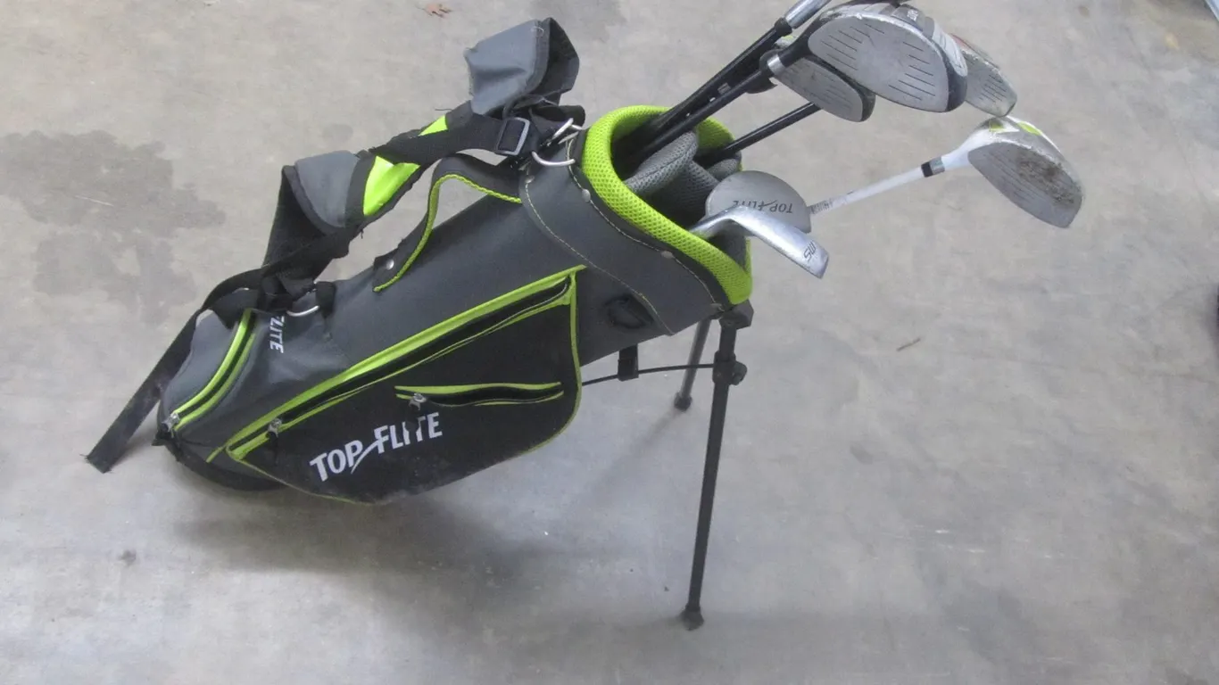 Lot Of Kids Golf Clubs w/Top-Flite Golf Bag