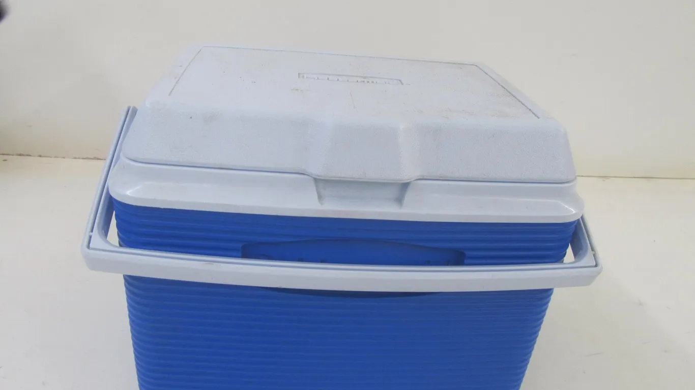 Rubbermaid Cooler