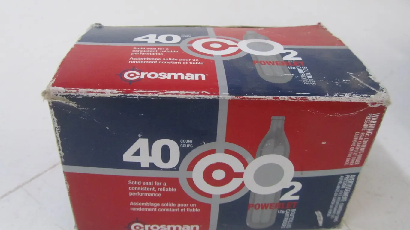 (11) Crosman CO2 12g Cartridges