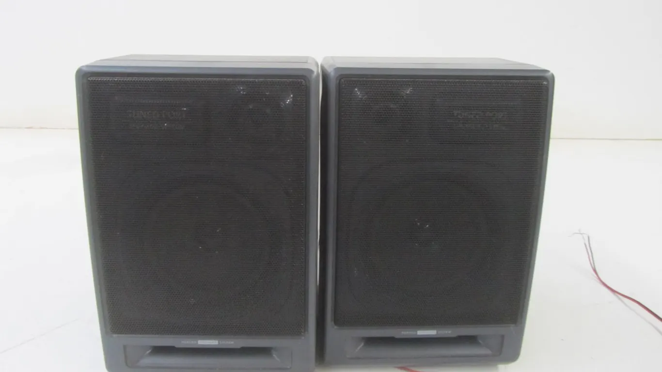 (2) Ported Speaker Systems Speakers