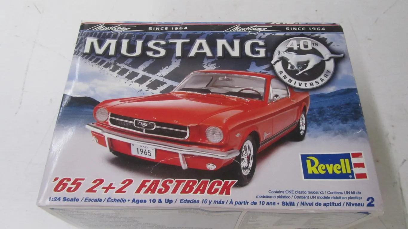 Revell '65 2 Plus 2 Fastback Mustang 40th Anniversary Model Kit
