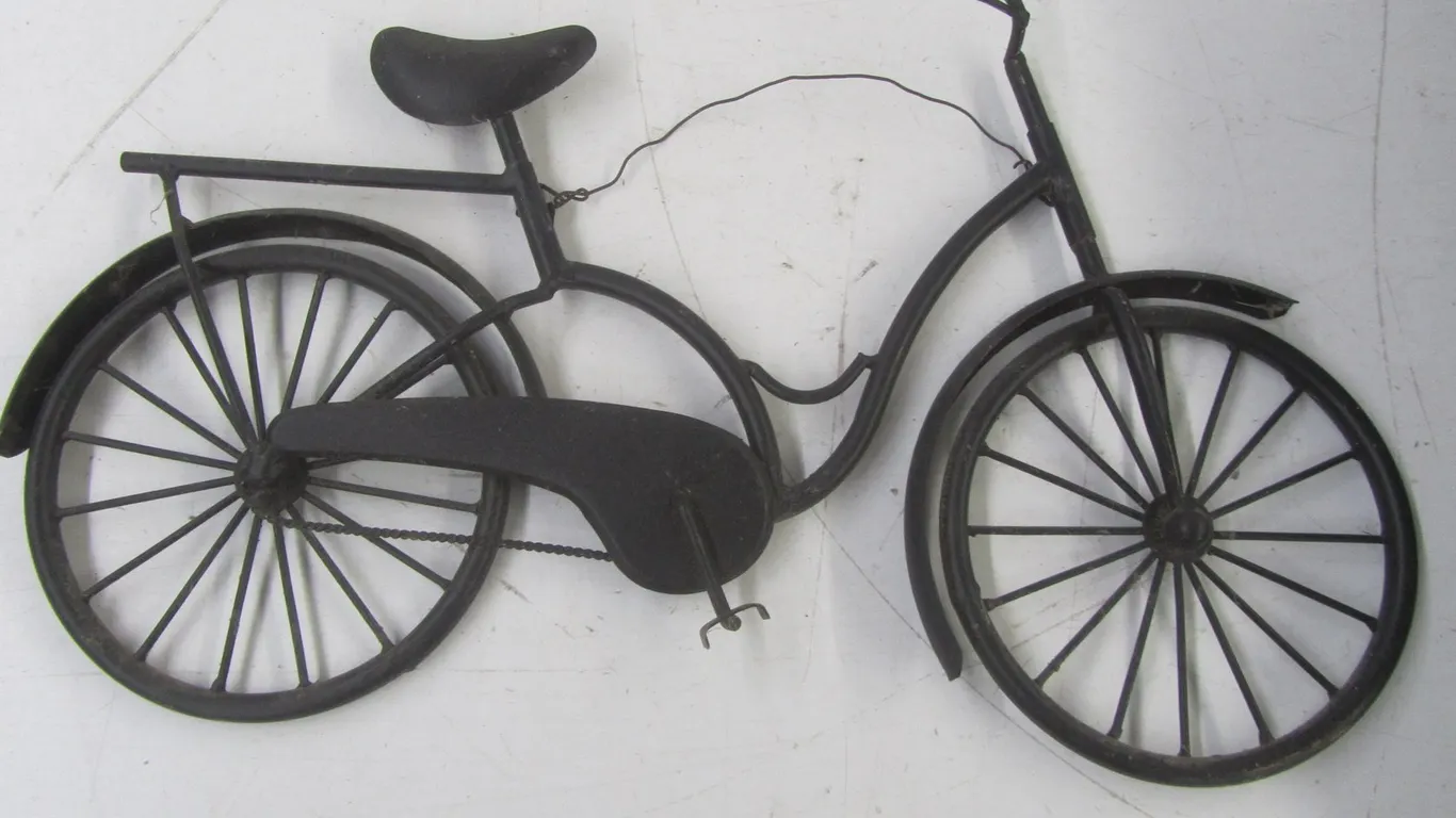 Metal Bicycle Wall Hanging