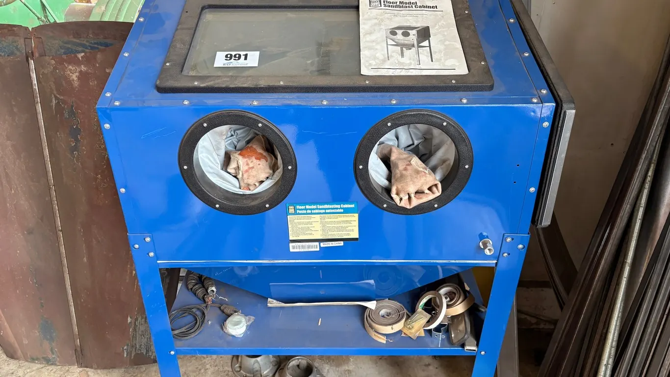 POWER FIST SAND BLASTING CABINET