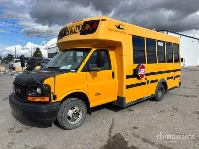 2013 GMC Savana G4500 4x2 19-Seat School Bus
