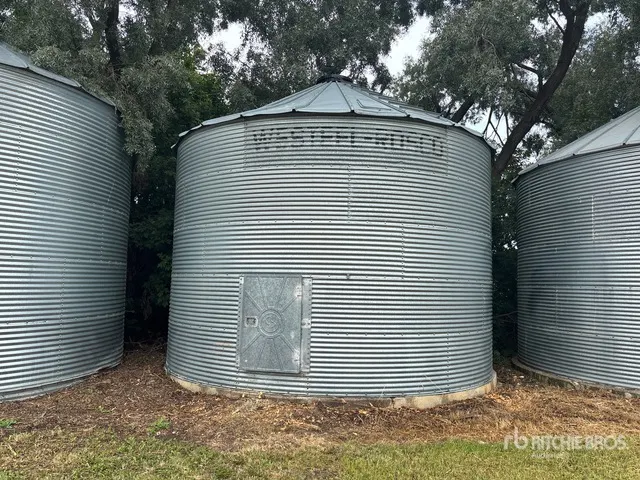 Westeel-Rosco +/- 3000 bu 5 Ring Grain Bin