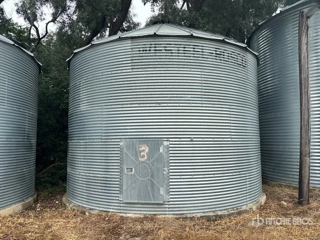 Westeel-Rosco +/- 3000 bu 5 Ring Grain Bin