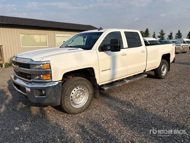 2016 Chevrolet Silverado 3500HD LT 4x4 Crew Cab Pickup