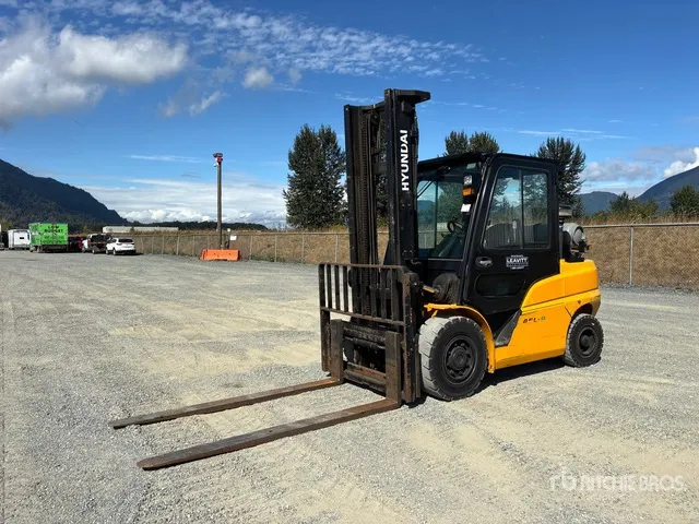 2022 Hyundai 45L-9 9370 lb Cushion Tire Forklift