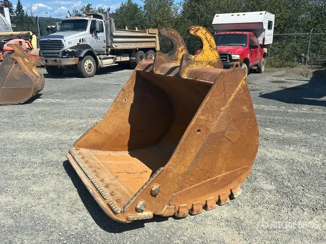 72 in Cleanup Excavator Bucket - Fits Cat 336E