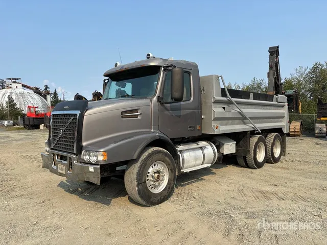 2005 Volvo VND 6x4 T/A Dump Truck