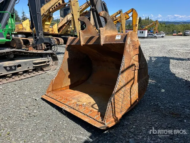 Accurate 72 in Q/C Cleanup Excavator Bucket