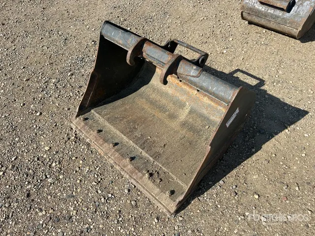 Bobcat 36 in Q/C Cleanup Excavator Bucket - Fits Bobcat E50