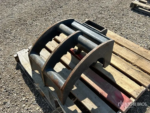 Bobcat 20 in Q/C Root/Brush Excavator Rake - Fits Bobcat E50