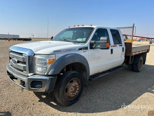 2012 Ford F-550 XLT 4x4 Crew Cab Flatbed Truck