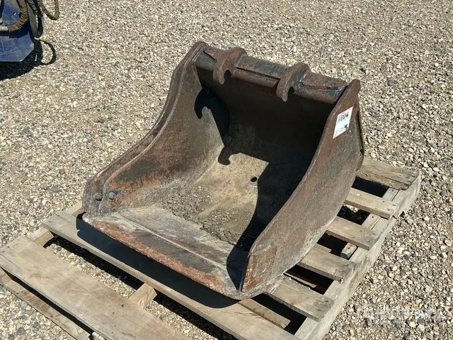 Bobcat 24 in Q/C Cleanup Excavator Bucket - Fits Bobcat E50