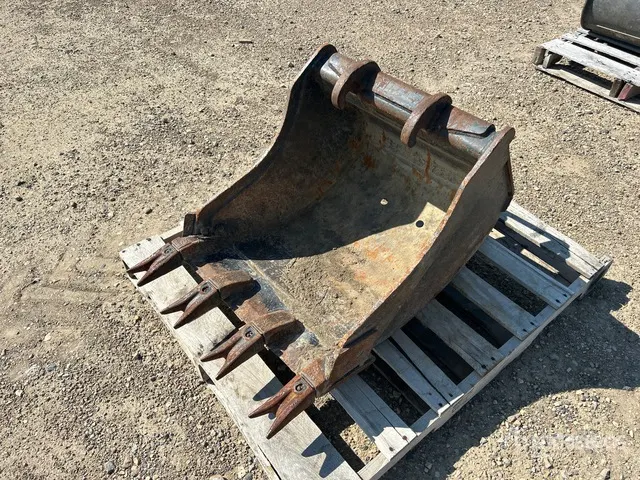 Bobcat 24 in Q/C Digging Excavator Bucket - Fits Bobcat E50