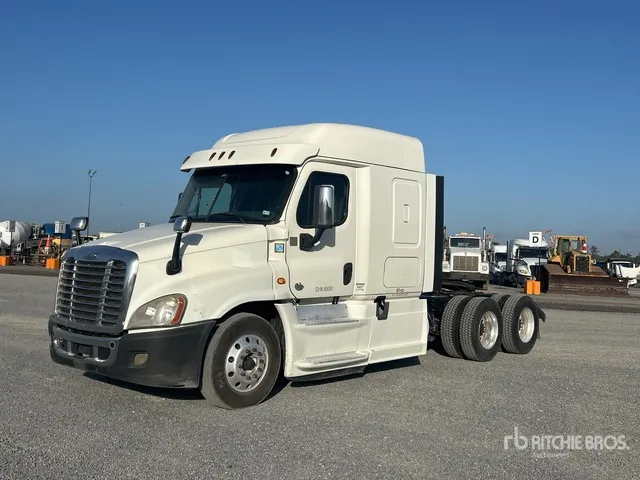 2016 Freightliner Cascadia 125 6x4 T/A Sleeper Truck Tractor (Inoperable)