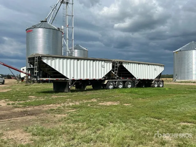 2014 Lode King 30 ft T/A Super B-Train Pup Grain Trailer