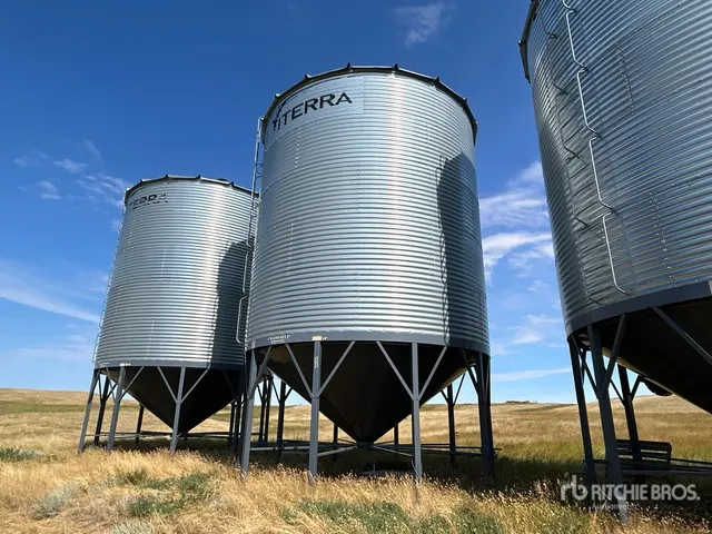 Viterra +/- 4900 bu 5 Ring Hopper Grain Bin