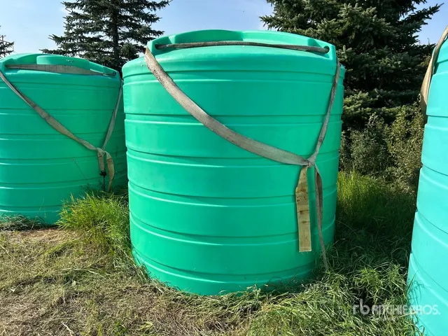 Endura Plas 1750 gal Poly Water Tank