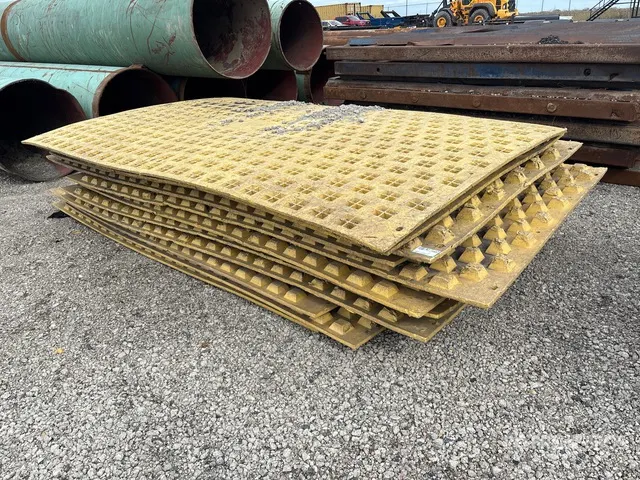 Quantity of Poly Interlacing Rig Mats
