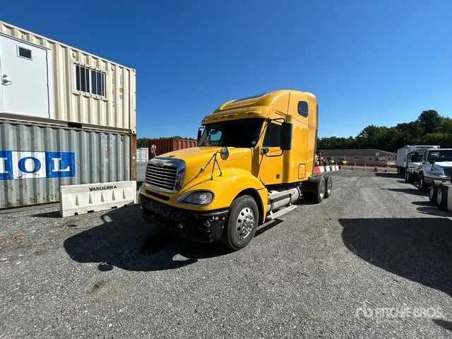 2007 Freightliner Columbia 120 6x4 T/A Sleeper Truck Tractor